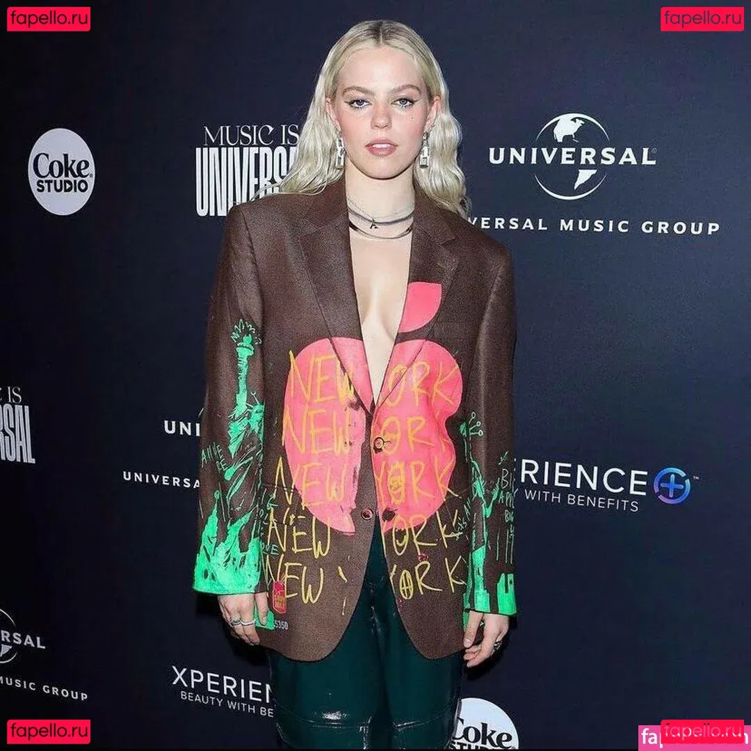 Renee Rapp Onlyfans Photo Gallery 