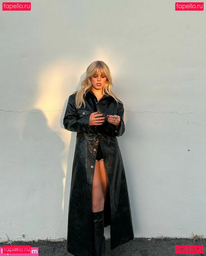 Renee Rapp Onlyfans Photo Gallery 