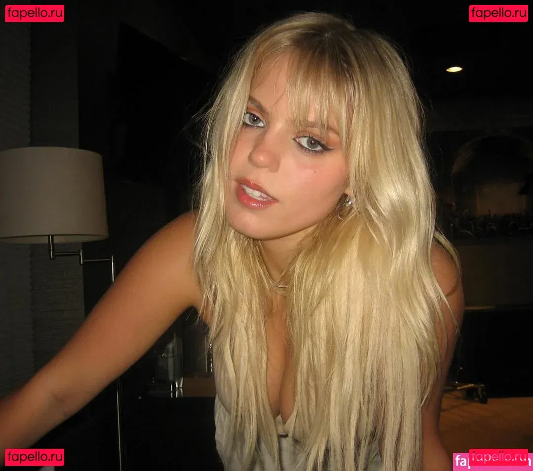 Renee Rapp Onlyfans Photo Gallery 