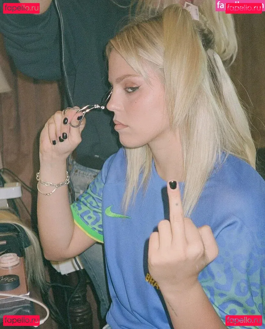 Renee Rapp Onlyfans Photo Gallery 