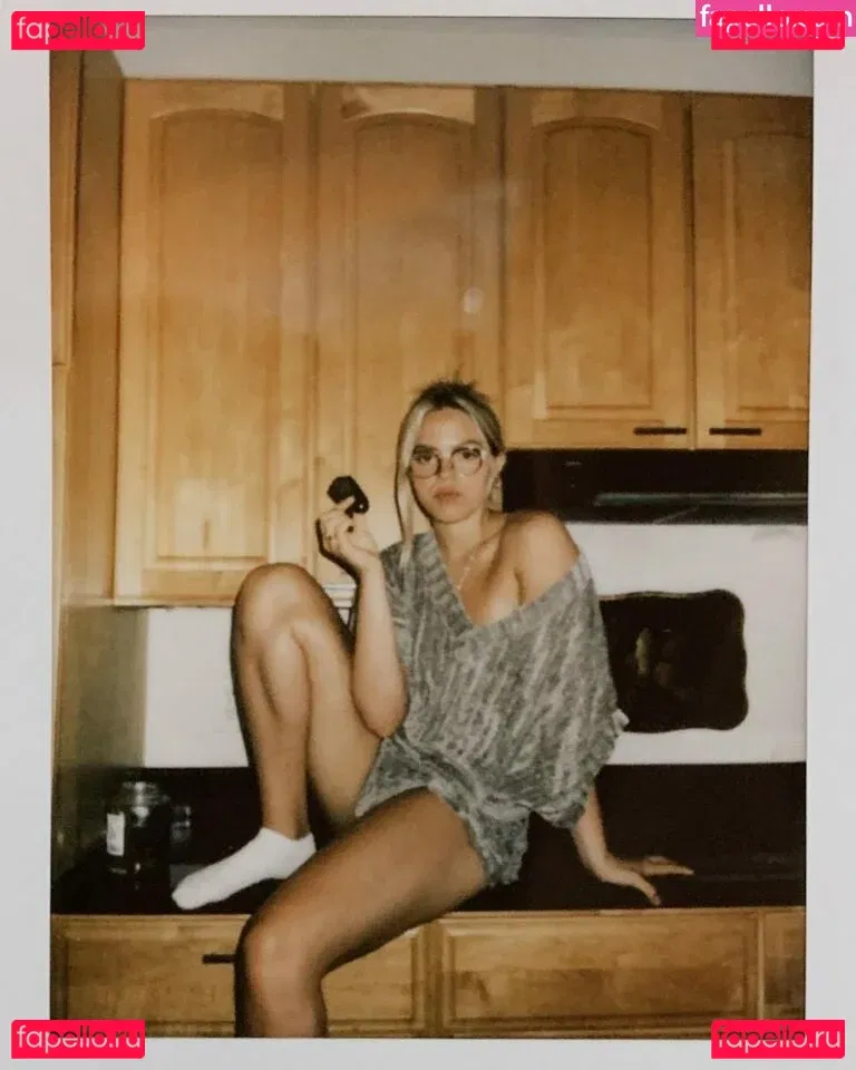 Renee Rapp Onlyfans Photo Gallery 