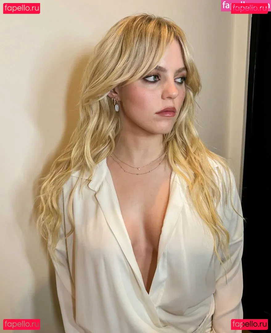 Renee Rapp Onlyfans Photo Gallery 