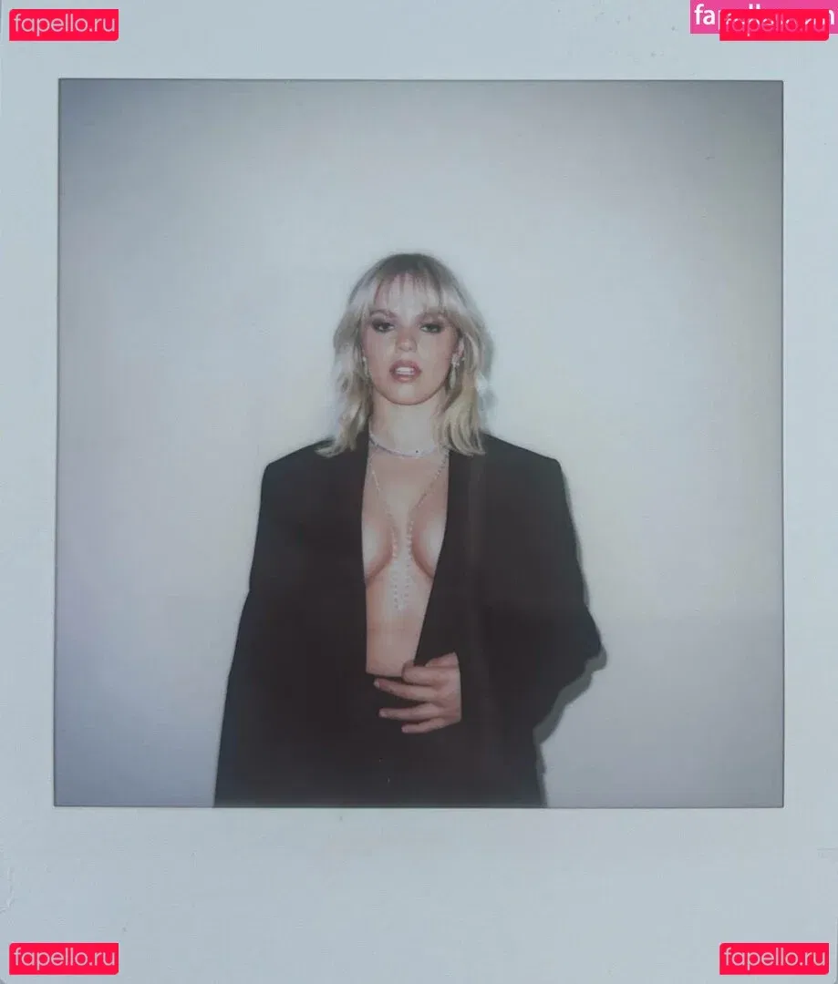 Renee Rapp Onlyfans Photo Gallery 