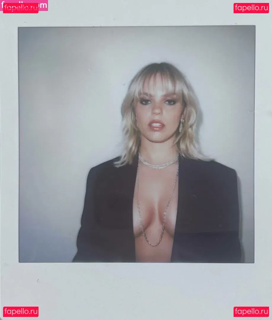 Renee Rapp Onlyfans Photo Gallery 