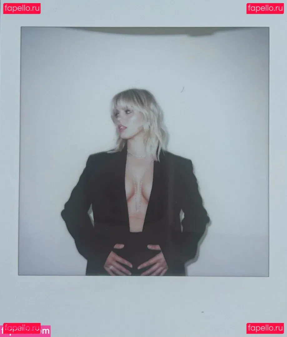 Renee Rapp Onlyfans Photo Gallery 