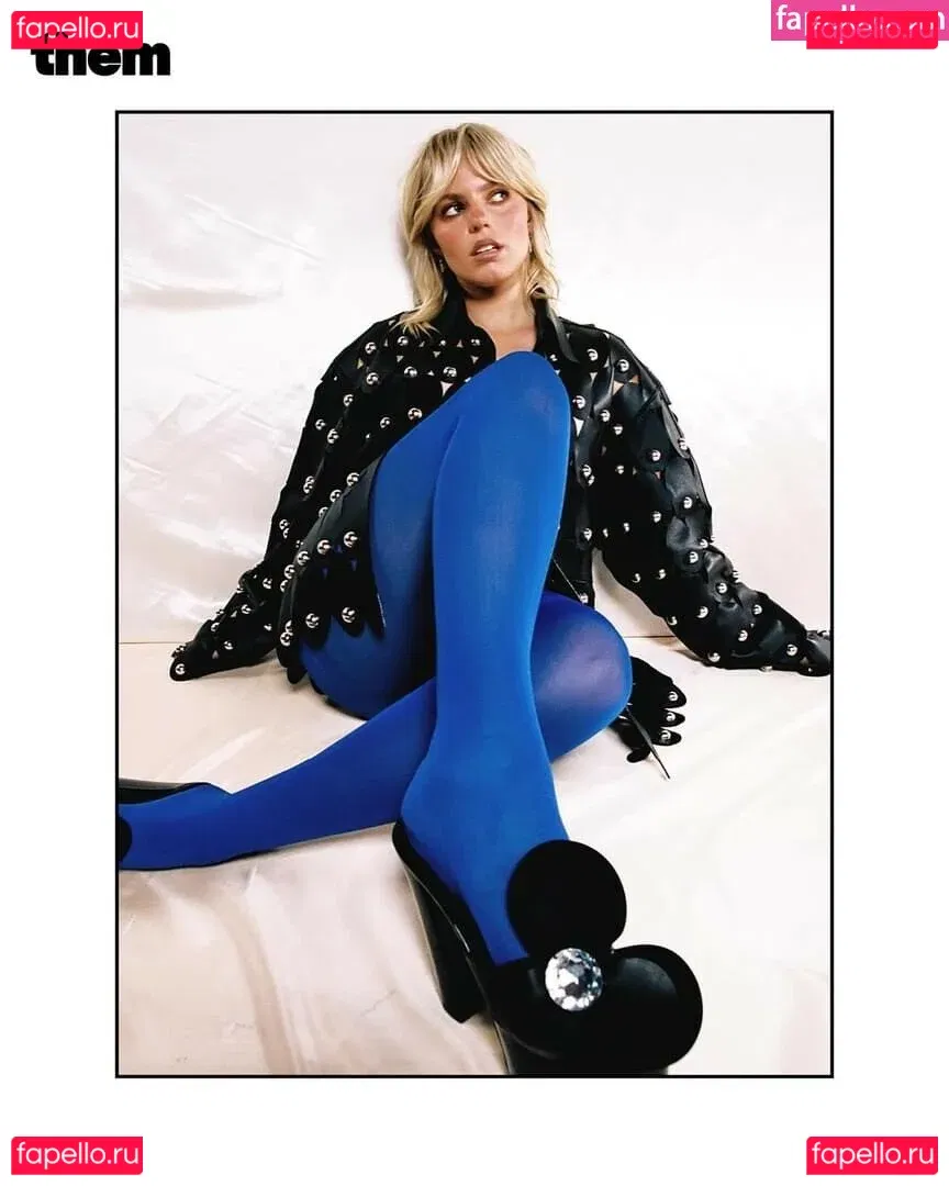 Renee Rapp Onlyfans Photo Gallery 