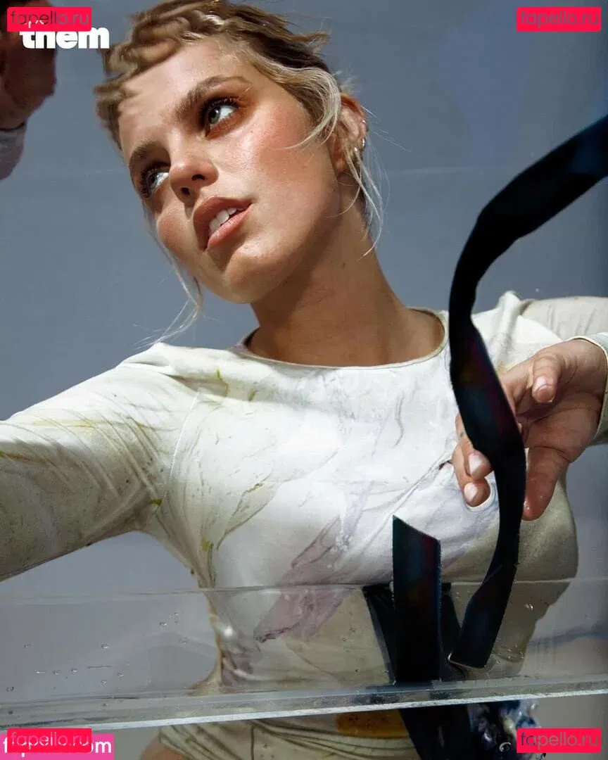 Renee Rapp Onlyfans Photo Gallery 