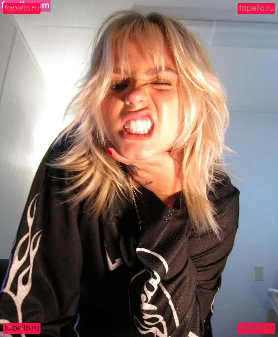 Renee Rapp Onlyfans Photo Gallery 