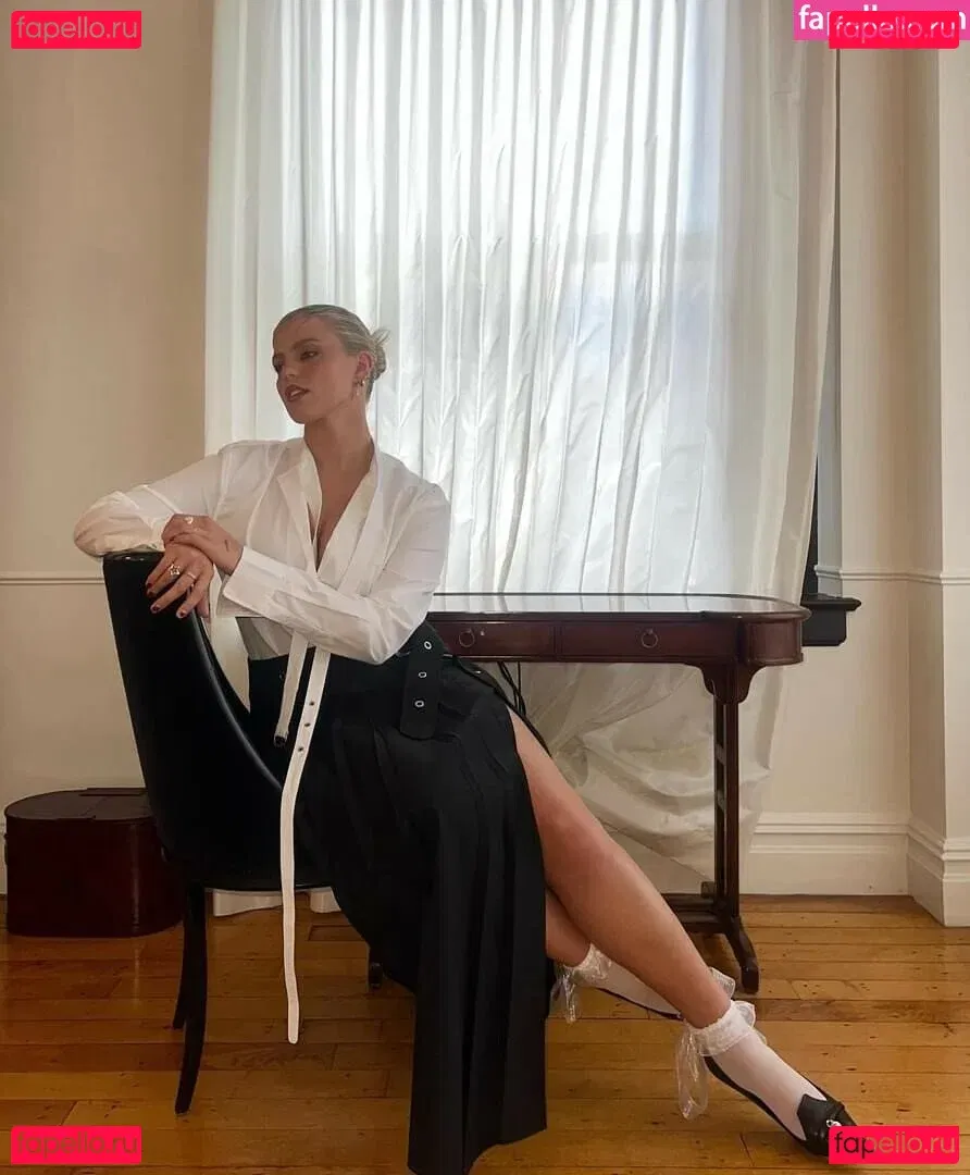 Renee Rapp Onlyfans Photo Gallery 