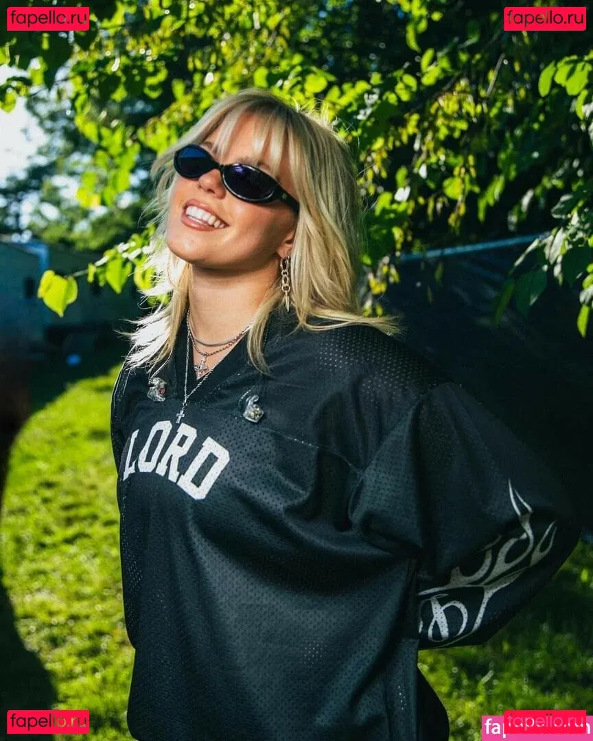 Renee Rapp Onlyfans Photo Gallery 