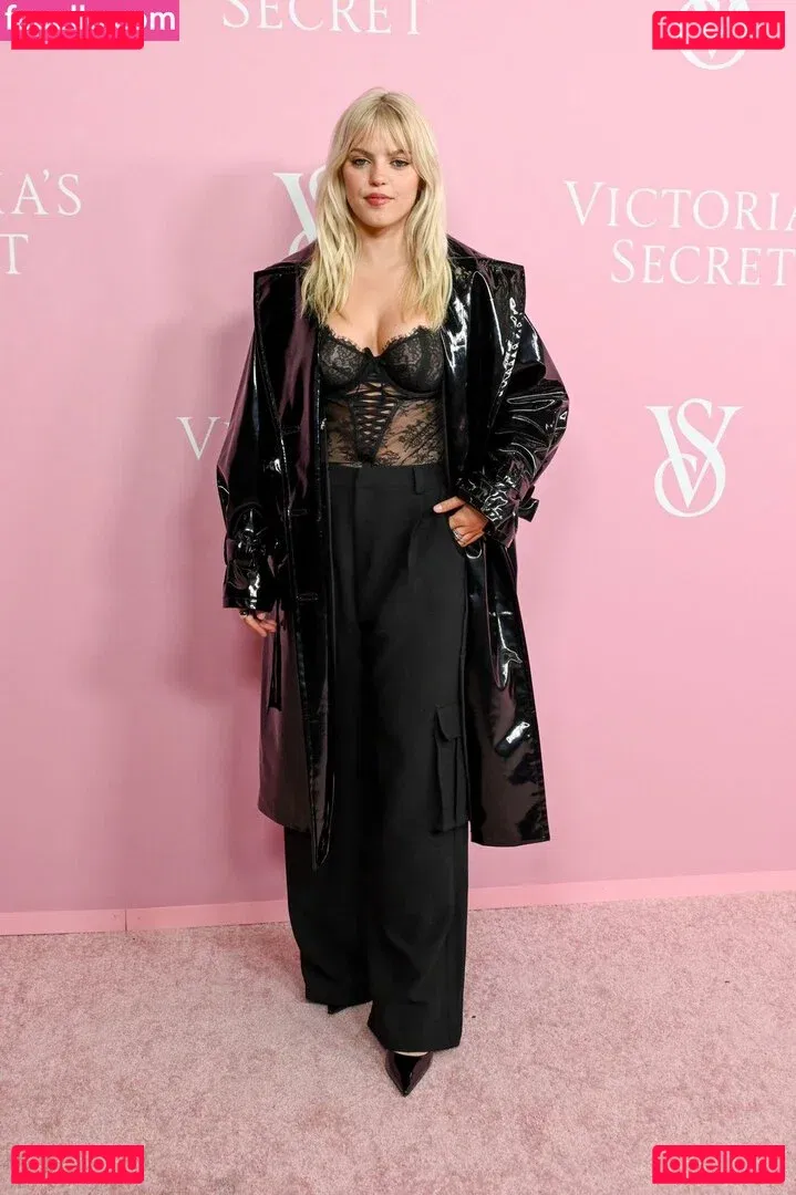 Renee Rapp Onlyfans Photo Gallery 