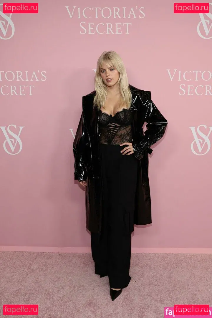 Renee Rapp Onlyfans Photo Gallery 