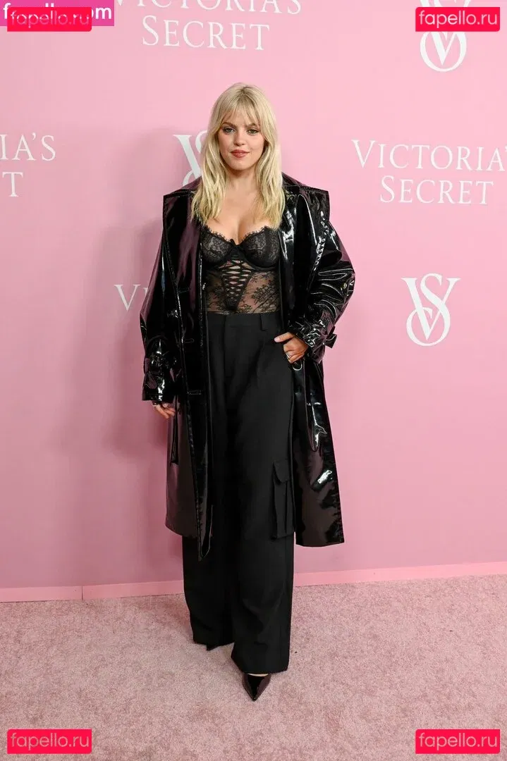 Renee Rapp Onlyfans Photo Gallery 