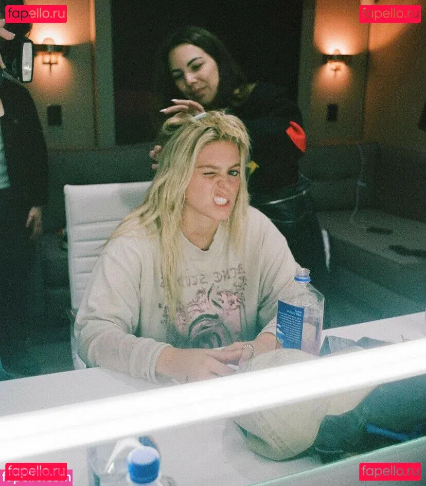 Renee Rapp Onlyfans Photo Gallery 