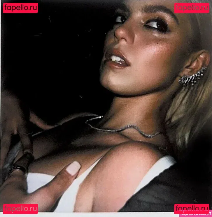 Renee Rapp Onlyfans Photo Gallery 