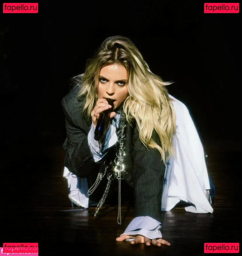 Renee Rapp Onlyfans Photo Gallery 