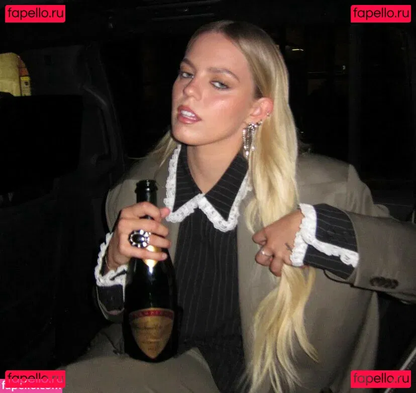 Renee Rapp Onlyfans Photo Gallery 