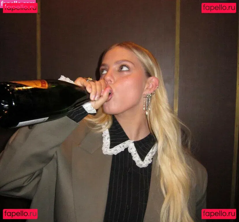 Renee Rapp Onlyfans Photo Gallery 