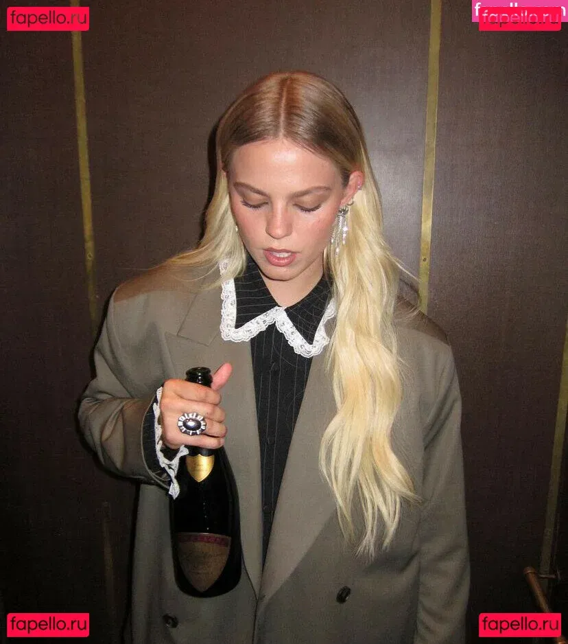 Renee Rapp Onlyfans Photo Gallery 