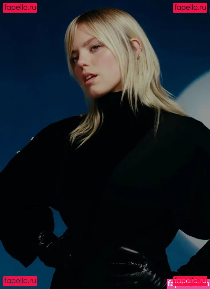 Renee Rapp Onlyfans Photo Gallery 