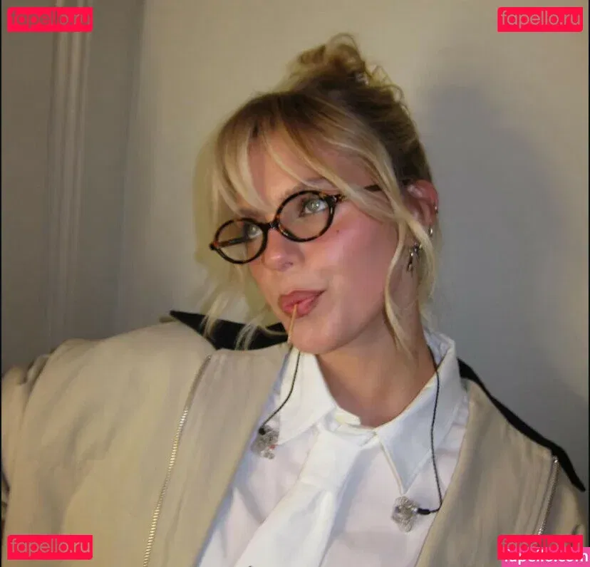 Renee Rapp Onlyfans Photo Gallery 