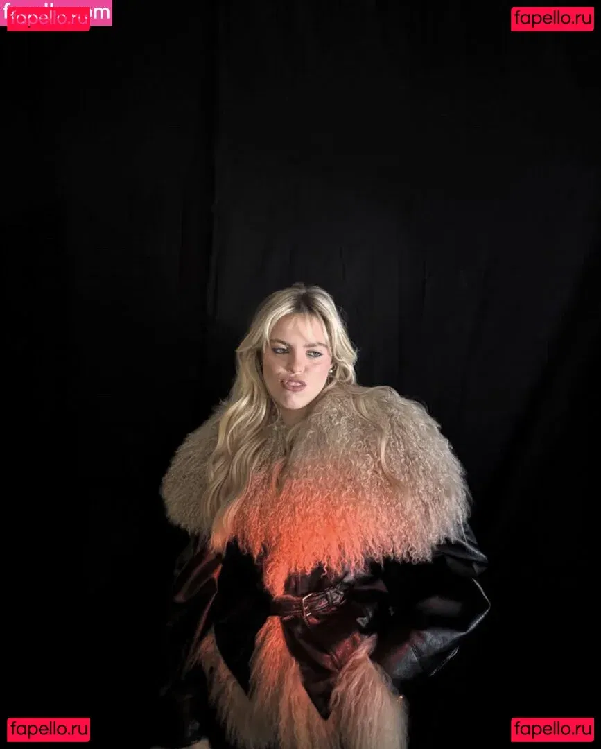 Renee Rapp Onlyfans Photo Gallery 