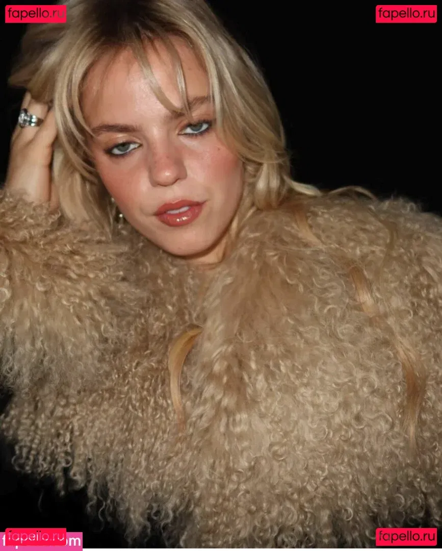 Renee Rapp Onlyfans Photo Gallery 