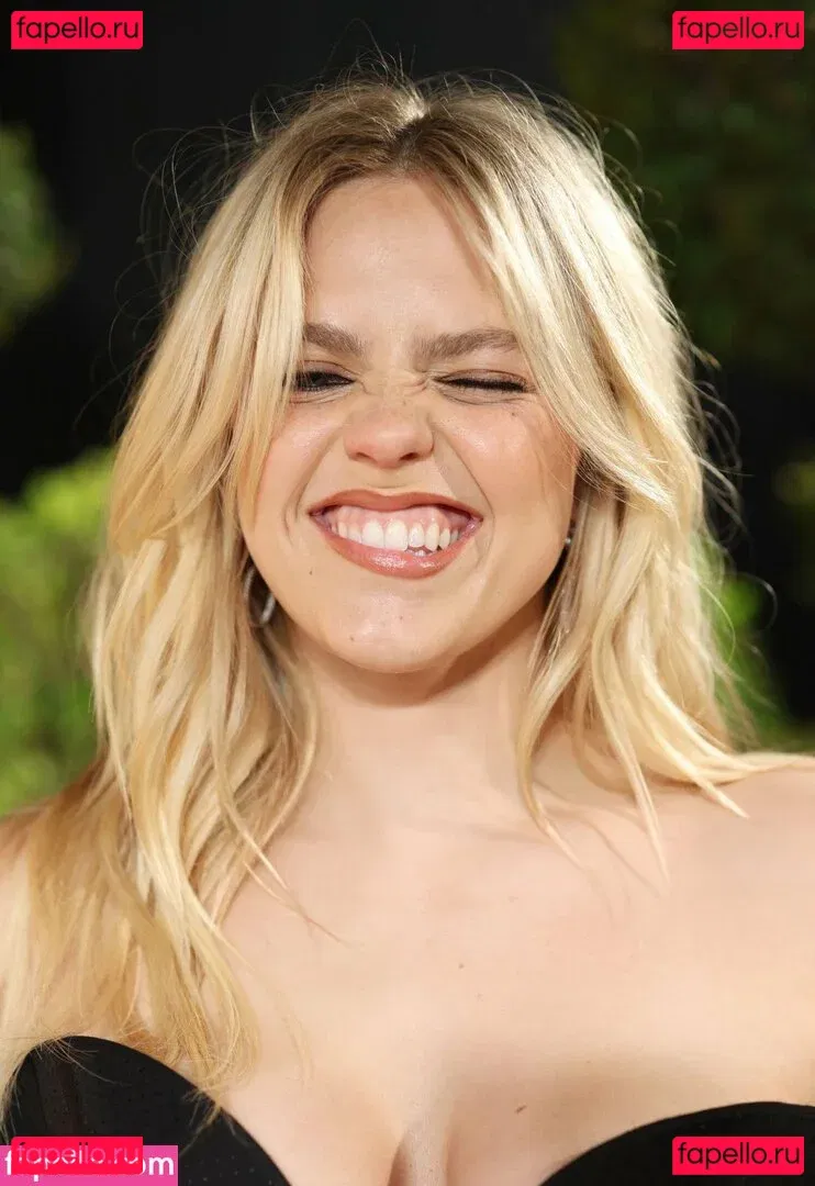 Renee Rapp Onlyfans Photo Gallery 