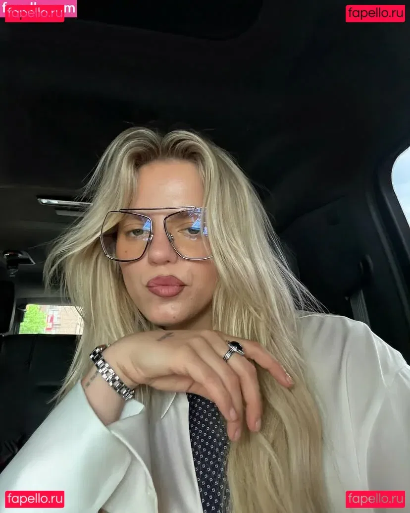 Renee Rapp Onlyfans Photo Gallery 