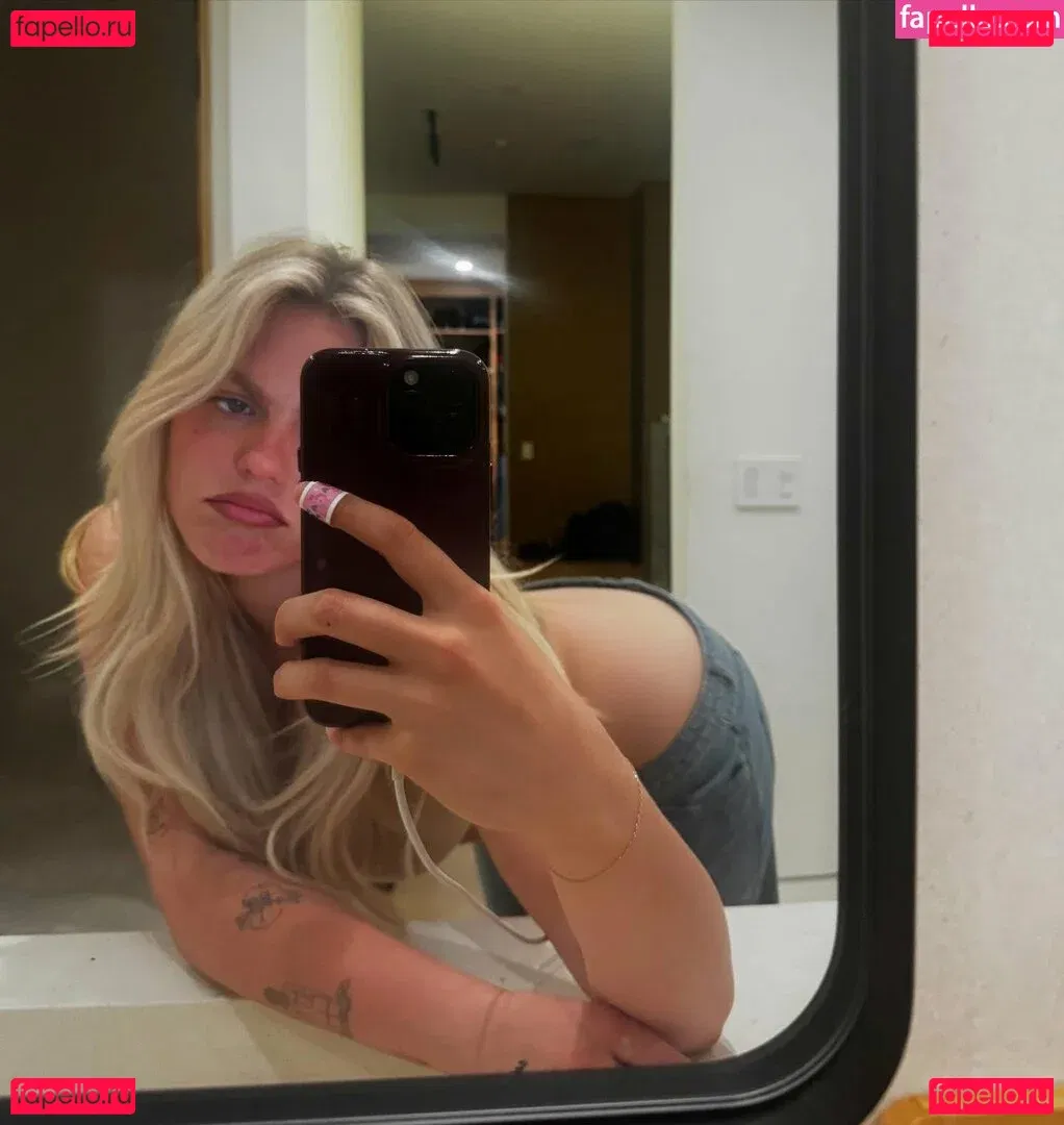 Renee Rapp Onlyfans Photo Gallery 