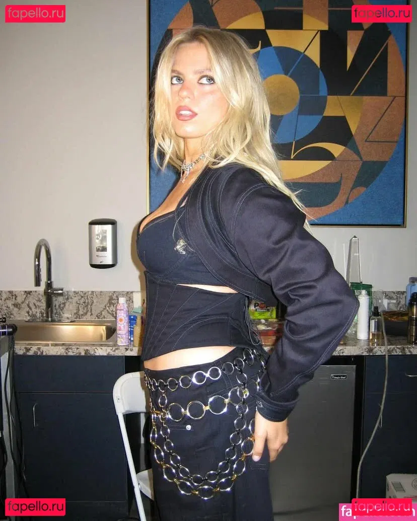 Renee Rapp Onlyfans Photo Gallery 