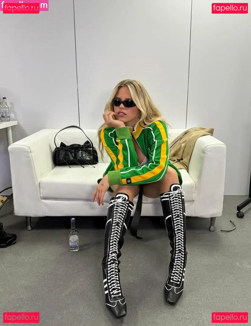 Renee Rapp Onlyfans Photo Gallery 