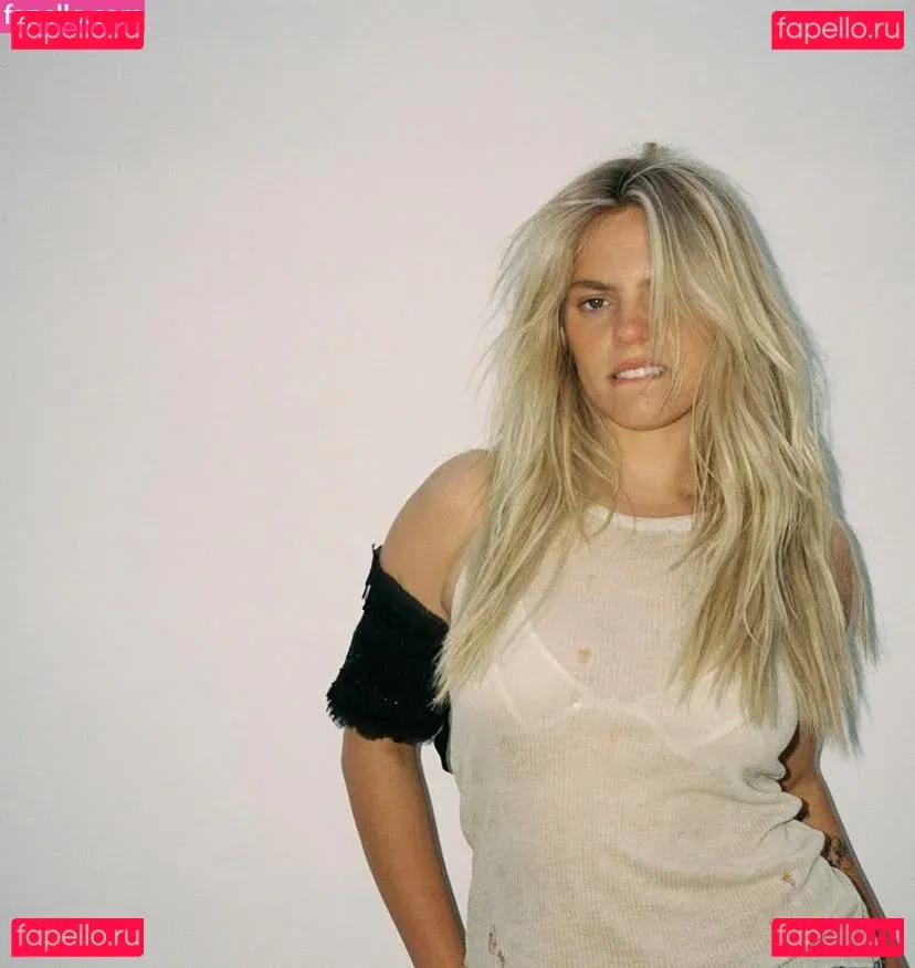 Renee Rapp Onlyfans Photo Gallery 