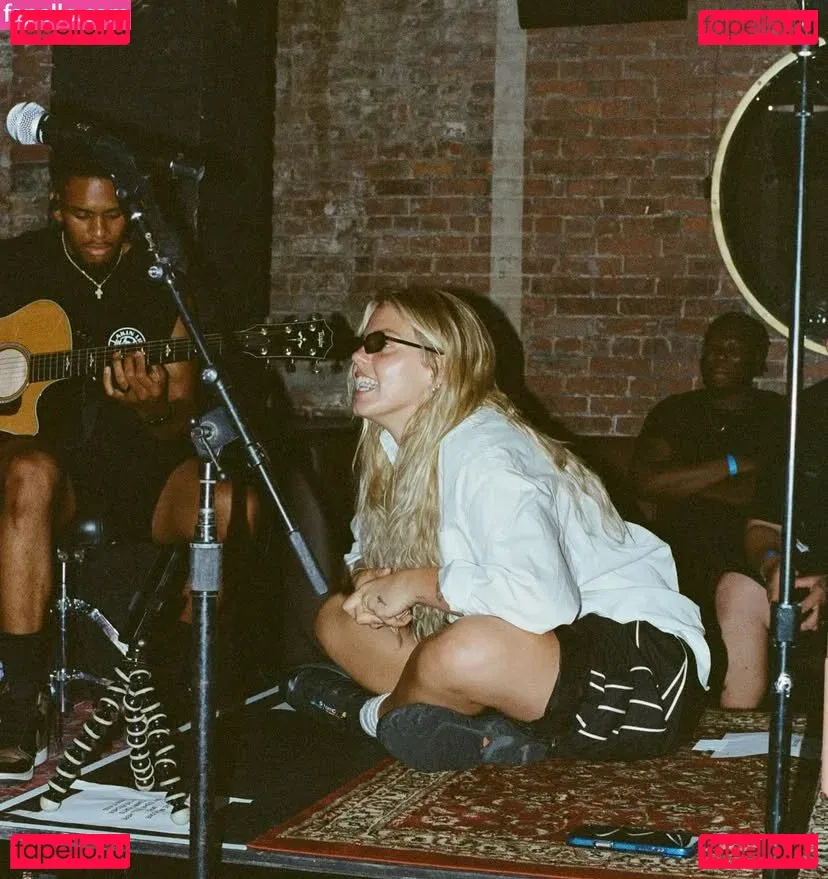 Renee Rapp Onlyfans Photo Gallery 