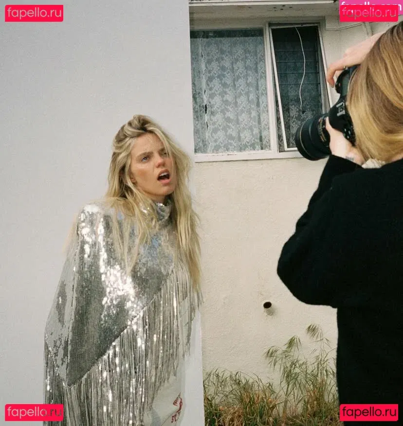 Renee Rapp Onlyfans Photo Gallery 