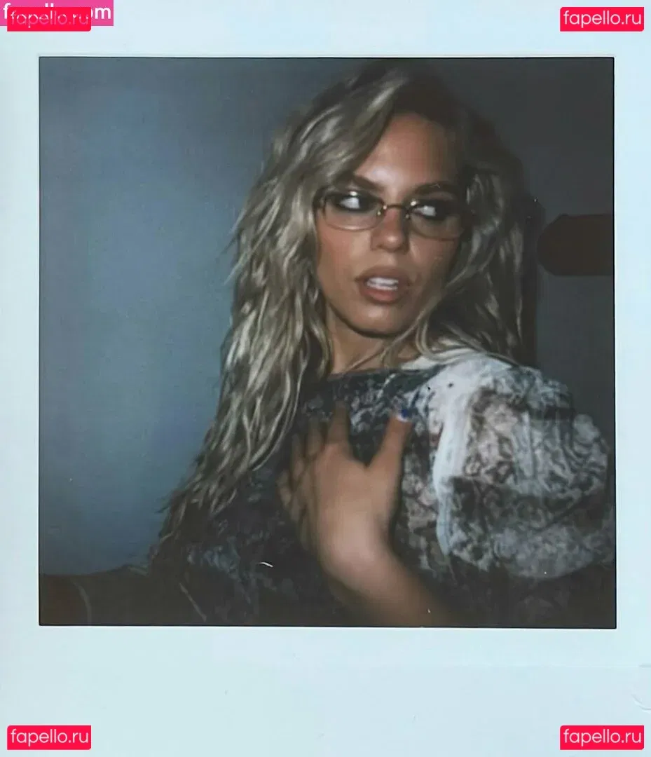 Renee Rapp Onlyfans Photo Gallery 