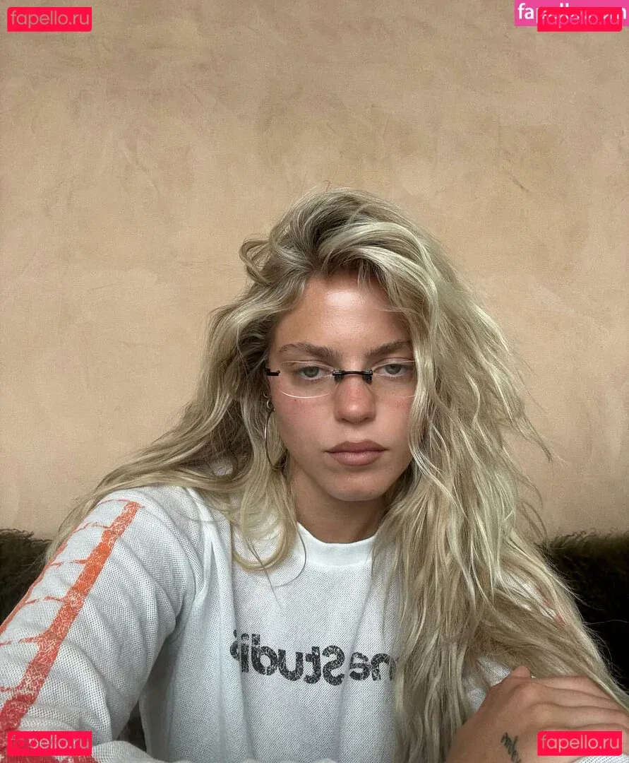 Renee Rapp Onlyfans Photo Gallery 