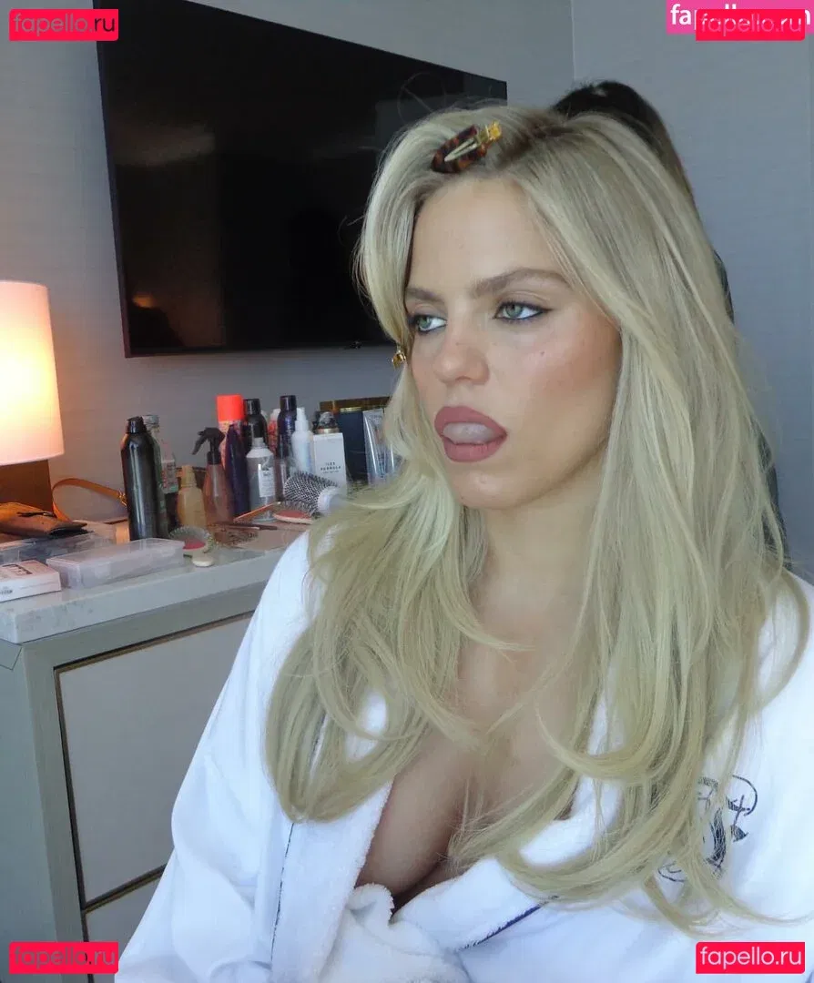 Renee Rapp Onlyfans Photo Gallery 