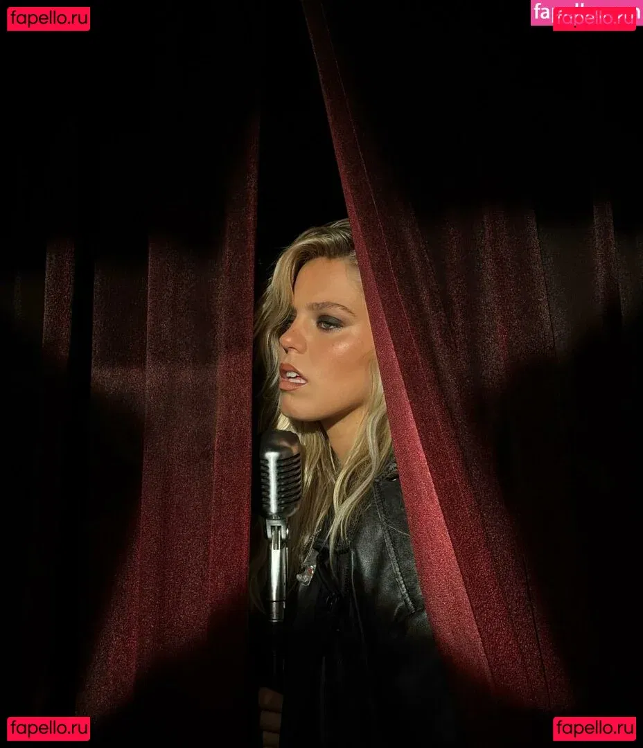 Renee Rapp Onlyfans Photo Gallery 