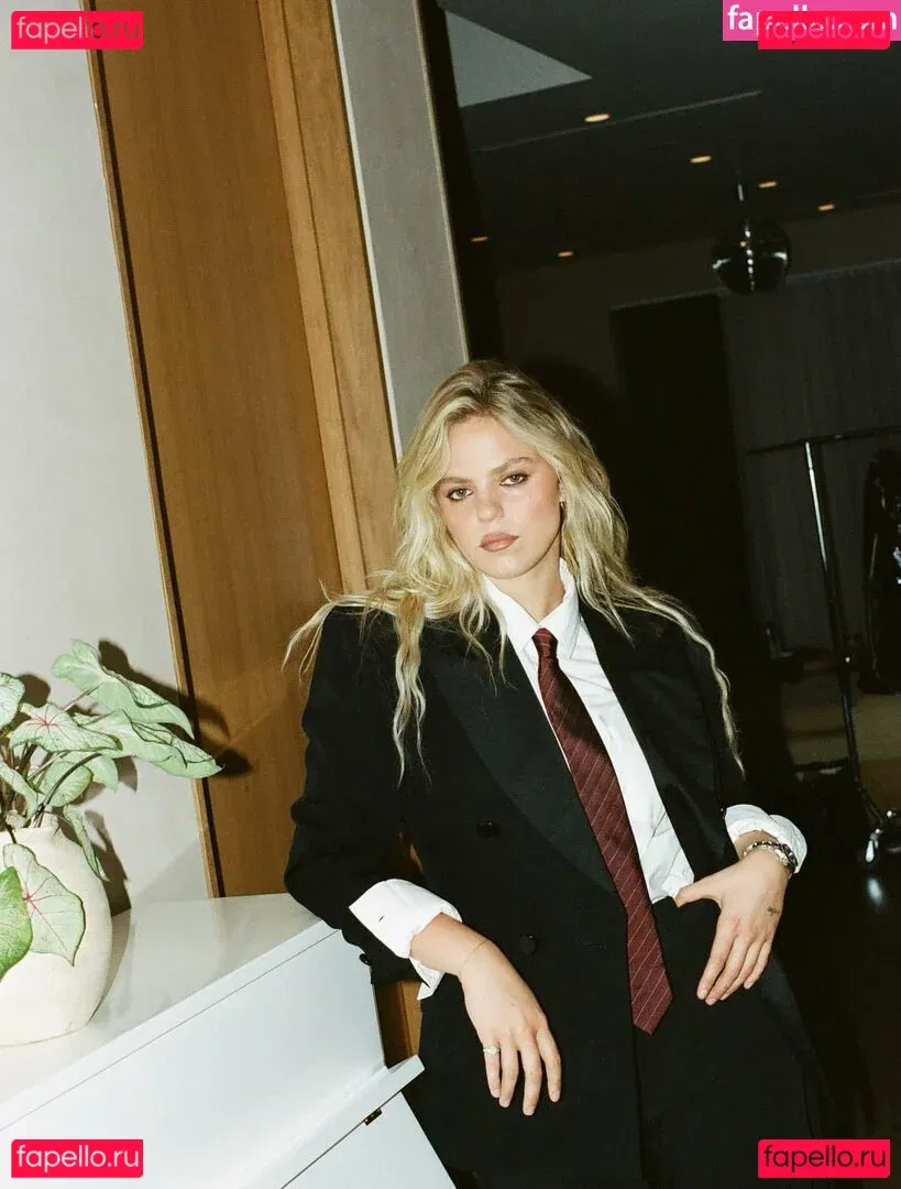 Renee Rapp Onlyfans Photo Gallery 