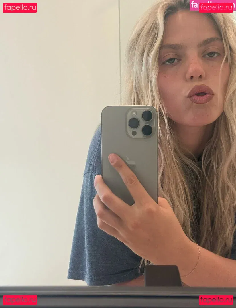 Renee Rapp Onlyfans Photo Gallery 