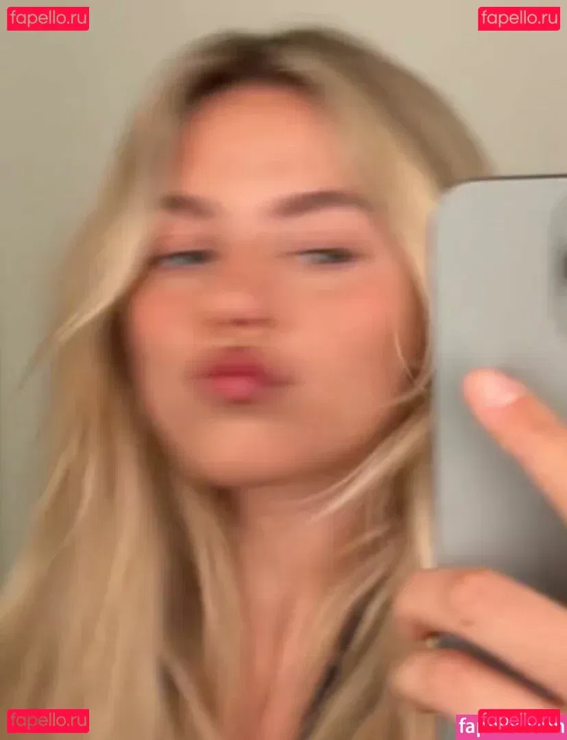 Renee Rapp Onlyfans Photo Gallery 