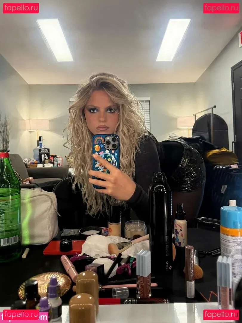 Renee Rapp Onlyfans Photo Gallery 