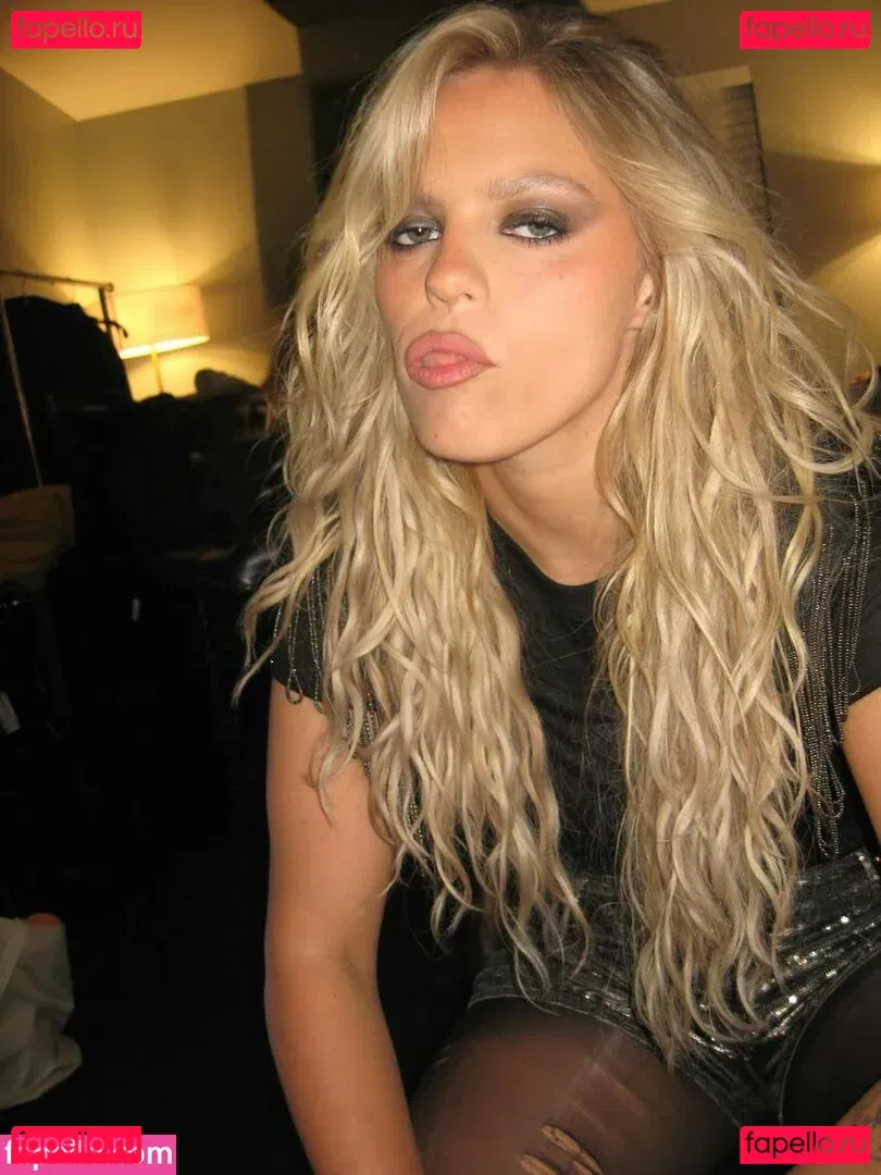 Renee Rapp Onlyfans Photo Gallery 