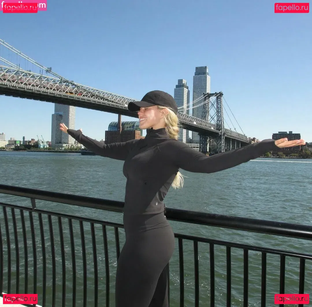 Renee Rapp Onlyfans Photo Gallery 