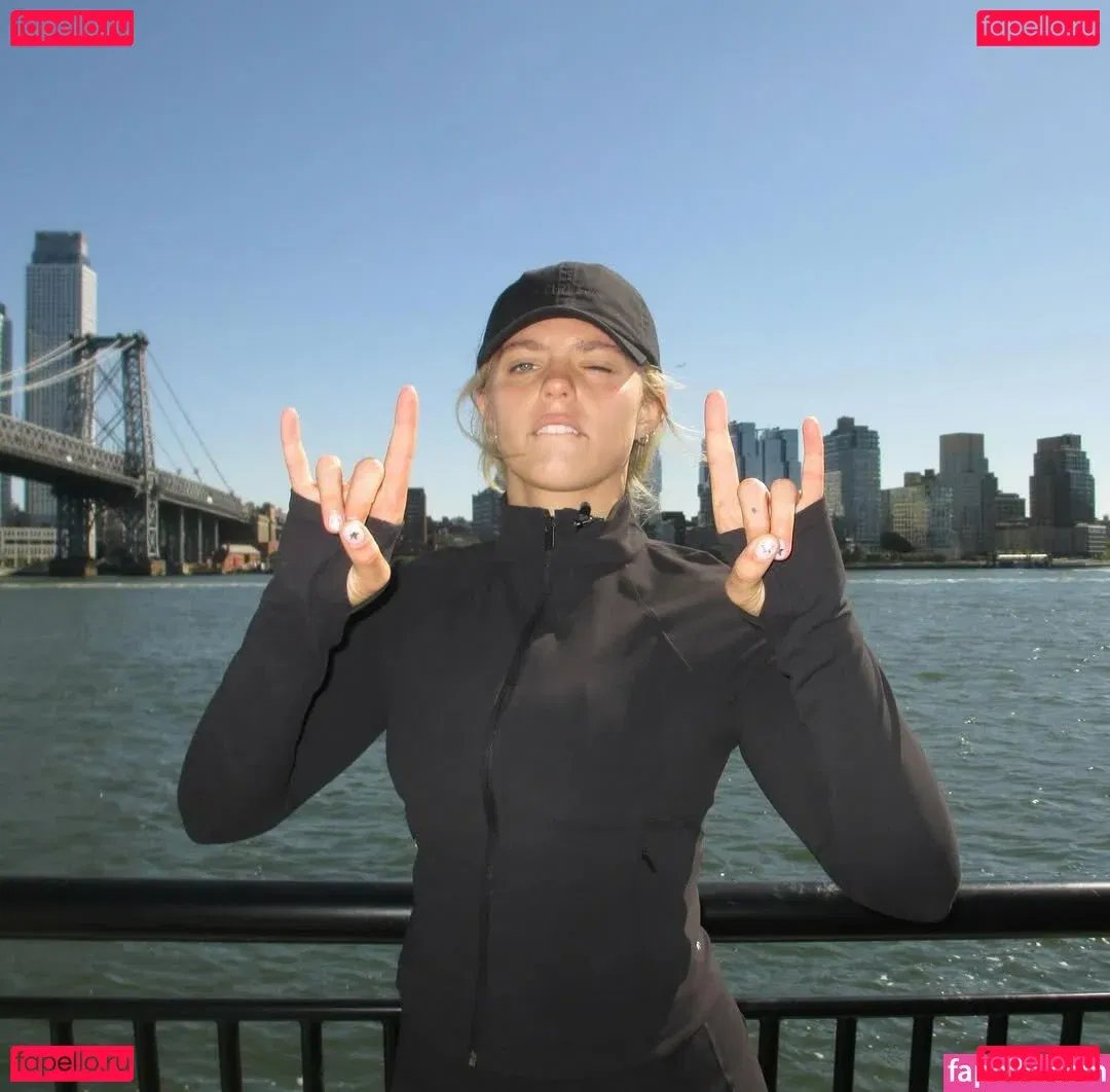 Renee Rapp Onlyfans Photo Gallery 