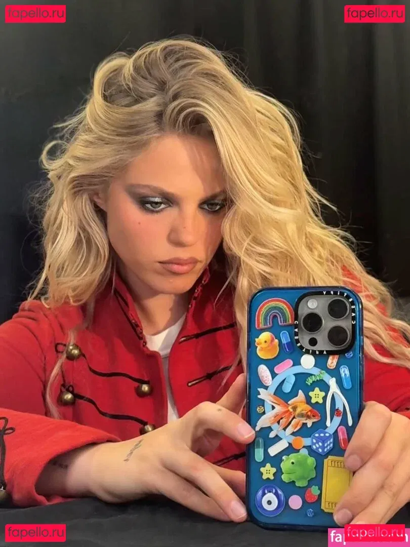 Renee Rapp Onlyfans Photo Gallery 