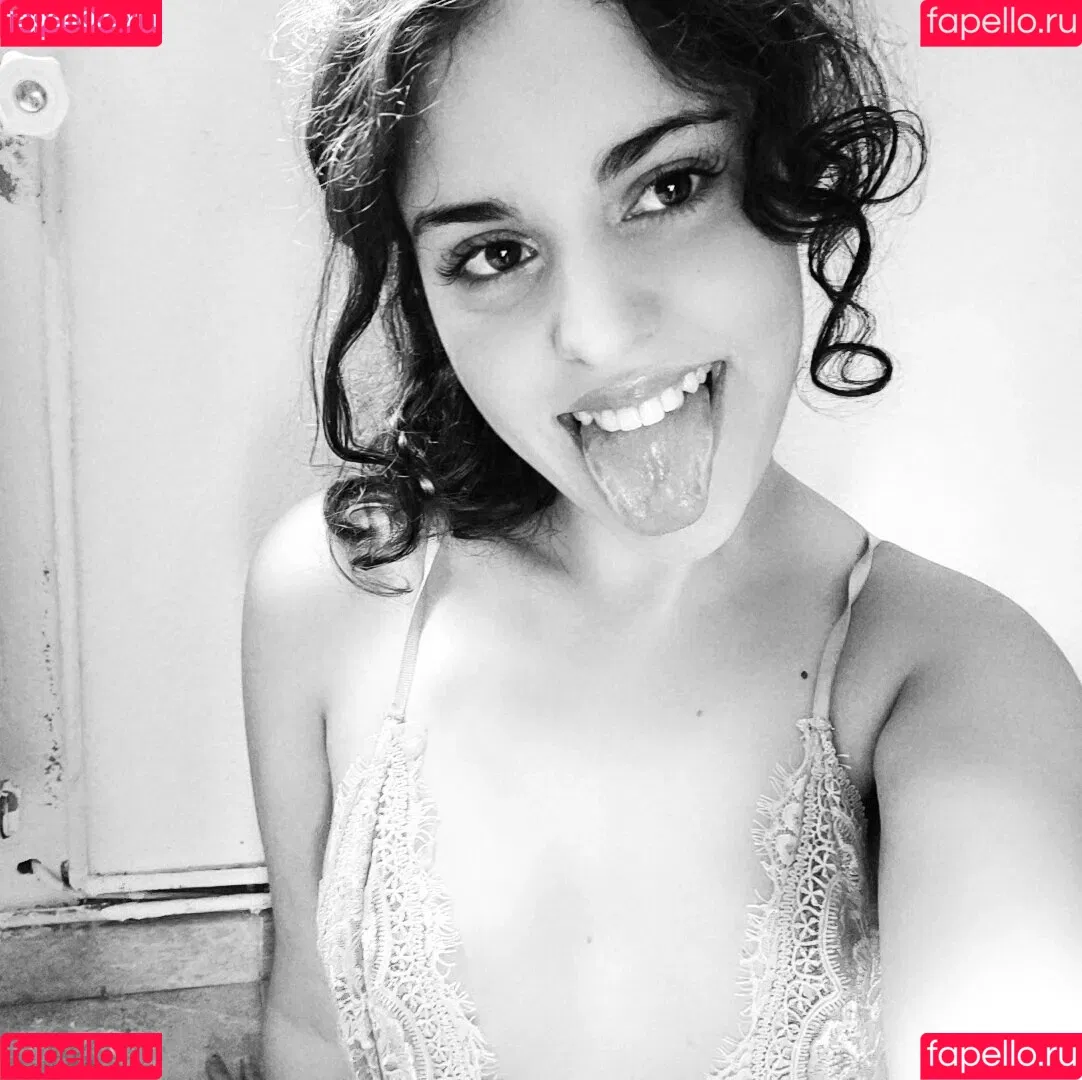 lovelyirene Onlyfans Photo Gallery 