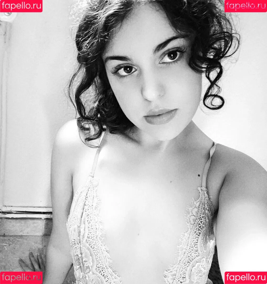 lovelyirene Onlyfans Photo Gallery 