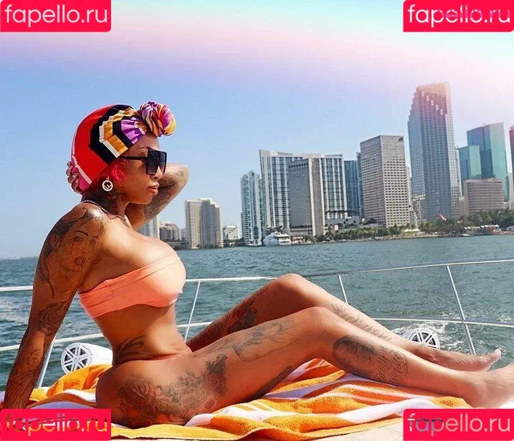 flyyytattedsky Onlyfans Photo Gallery 